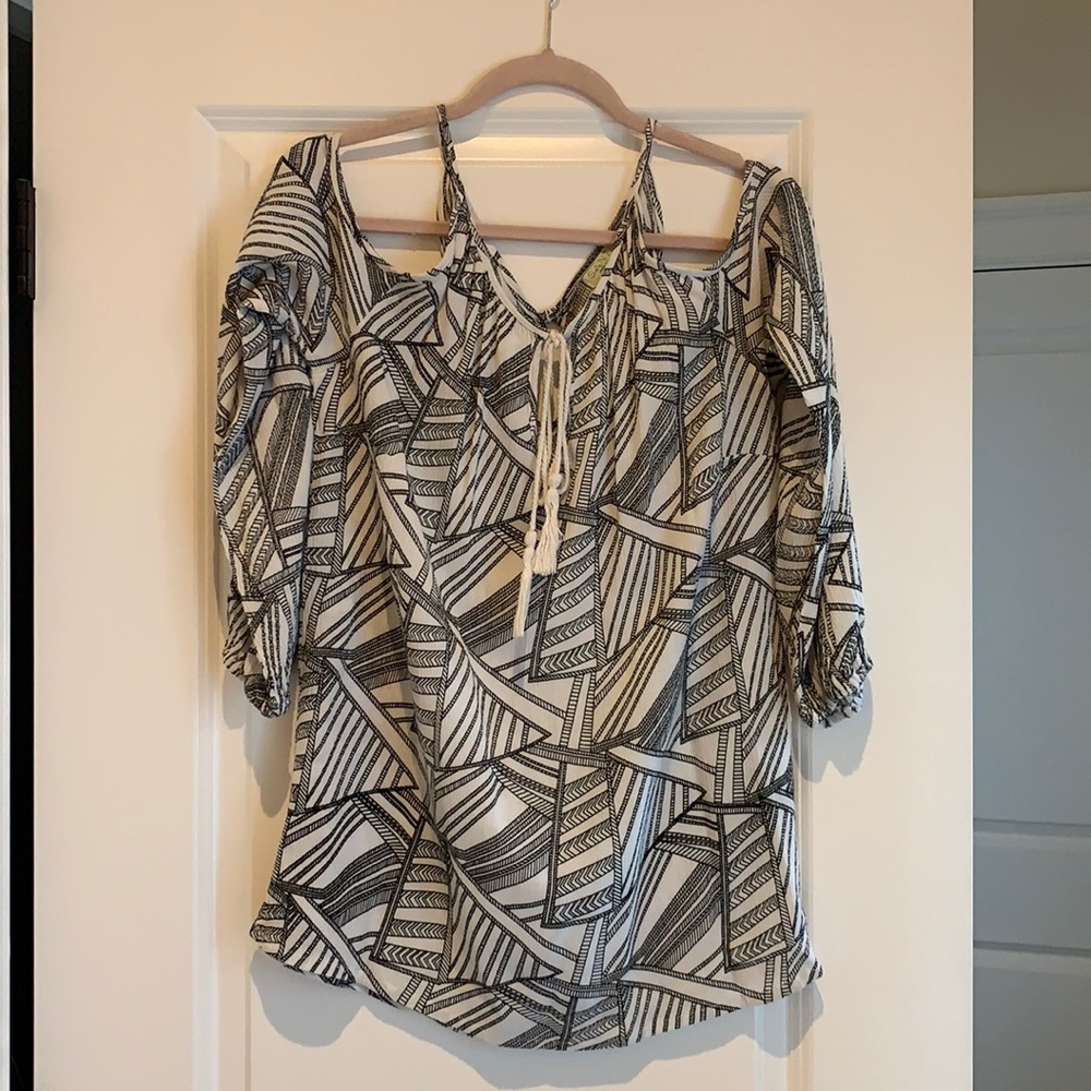 Women’s cold shoulder shirt.